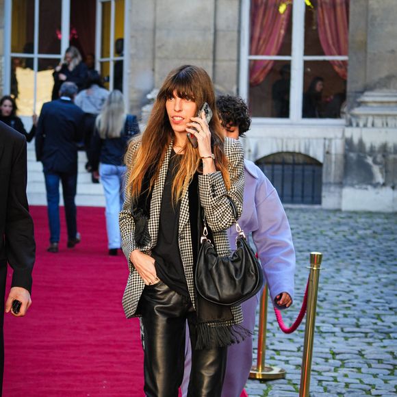 Lou Doillon au défilé La Rose Vivier à la Fashion Week de Paris le 6 mars 2025 © Lucia Sabatelli / Bestimage