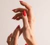 Si la tendance minimaliste des "clean nails" a longtemps dominé, une nouvelle nuance s'impose désormais comme la favorite de la saison.