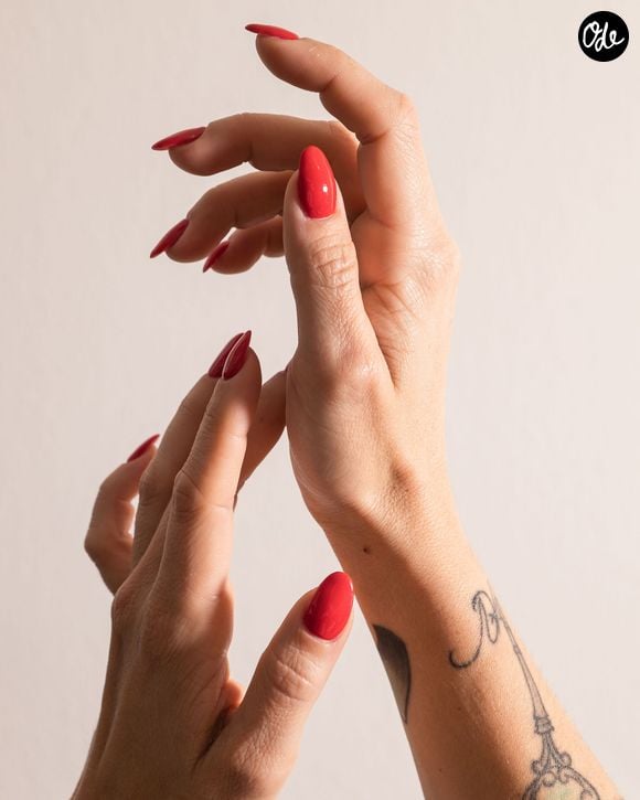 Si la tendance minimaliste des "clean nails" a longtemps dominé, une nouvelle nuance s'impose désormais comme la favorite de la saison.