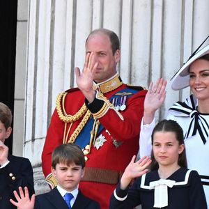 Le prince William, prince de Galles, Catherine (Kate) Middleton, princesse de Galles, le prince George de Galles, le prince Louis de Galles, et la princesse Charlotte de Galles - Les membres de la famille royale britannique au balcon du Palais de Buckingham lors de la parade militaire "Trooping the Colour" à Londres, Royaume Uni, le 15 juin 2024. © Backgrid UK/Bestimage