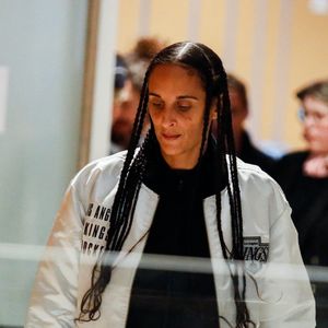 Roxane Depardieu au procès de son père G.Depardieu pour agressions sexuelles sur deux femmes lors d'un tournage de film en 2021, au tribunal correctionnel de Paris, France, le 27 mars 2025. Depardieu, 76 ans, qui a réalisé plus de 200 films et séries télévisées, a été accusé de comportement inapproprié par une vingtaine de femmes, mais c'est la première affaire à être jugée. Les deux plaignantes - Amélie, 54 ans, décoratrice, et Sarah (nom modifié), 34 ans, assistante réalisatrice - allèguent une agression sexuelle lors du tournage en 2021 de « Les Volets Verts » du réalisateur Jean Becker. © Christophe Clovis/Bestimage