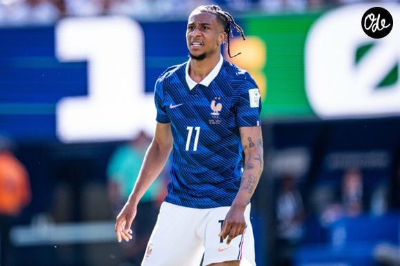 Son petit frère Richard est lui aussi footballeur professionnel.

Michael Olise of France  - Match de groupe I "France - Sénégal (3-1)" lors de la Coupe du Monde FIFA 2026 (FIFA World Cup 2026) le 16 juin 2026. © PsnewZ/Bestimage