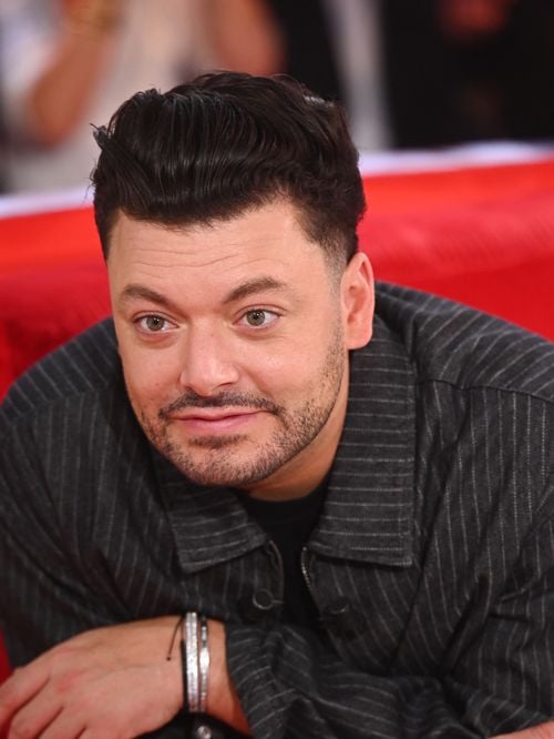 Michel Drucker reçoit Kev Adams accompagné de la femme "dont il est le plus proche en ce moment" pour son émission dominicale