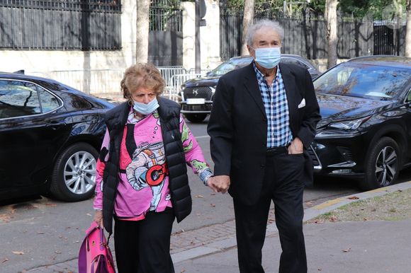 Pierre Perret et sa femme Simone Mazaltarim - Arrivées de l'émission "Vivement Dimanche" qui sera diffusée le 17 octobre 2021 au Studio Gabriel à Paris, France, le 13 octobre 2021.