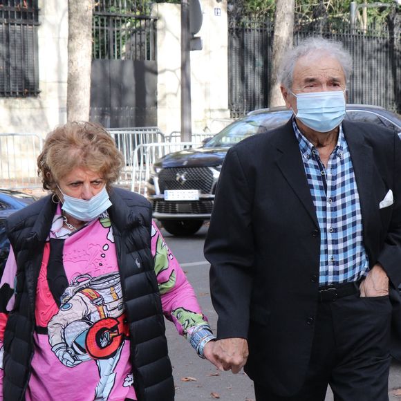 Pierre Perret et sa femme Simone Mazaltarim - Arrivées de l'émission "Vivement Dimanche" qui sera diffusée le 17 octobre 2021 au Studio Gabriel à Paris, France, le 13 octobre 2021.