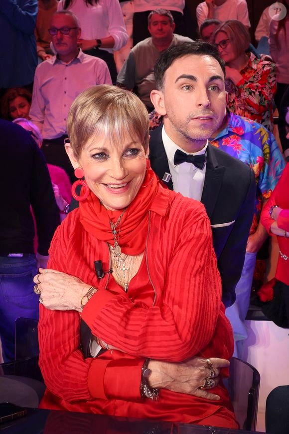 Exclusif - Exclusif - Isabelle Morini-Bosc, Jordan Deluxe, sur le plateau de TBT9 présenté par C.Hanouna, et diffusé en direct sur W9, Paris, France, le 13 mars 2026. © Jack Tribeca / Bestimage sur le plateau de l'émission TBT9 (Tout Beau Tout N9uf) présentée par C.Hanouna et diffusée en direct sur W9 le 13 mars 2026

© Jack Tribeca / Bestimage