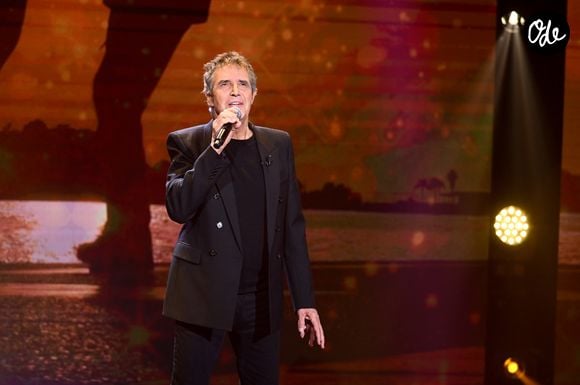 Exclusif - Julien Clerc lors de l'enregistrement de l'émission "Famille je vous aime" présentée par M.Drucker et qui sera diffusée le 29 décembre sur France 3, au studio Rive gauche, à Paris, France, le 2 décembre 2025. © Gaffiot-Perusseau/Bestimage