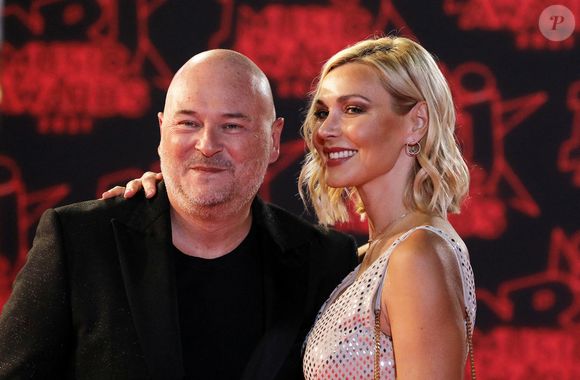 Sébastien Cauet et sa compagne Nathalie Dartois lors de la 23ème édition des NRJ Music Awards 2021 au Palais des Festivals de Cannes, le 20 novembre 2021.
© Dominique Jacovides/Bestimage