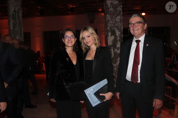 Audrey Crespo-Mara le Dr Manon Allaire, Jean-René Brunetière (Président du comité de Paris de la Ligue contre le cancer) -  31ème Gala de l’Espoir donné au profit de la recherche contre le cancer au théâtre des Champs-Elysée à Paris le 14 octobre 2025. © Philippe Baldini/Bestimage