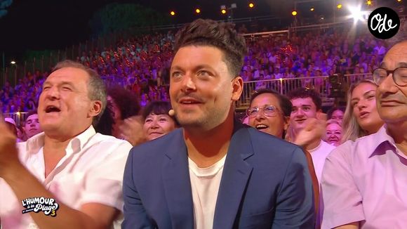 Kev Adams lors de la troisième édition du Festival "L'humour à la plage" diffusée sur TF1 jeudi 27 août 2026.

Capture d'écran TF1 "L'humour à la plage"