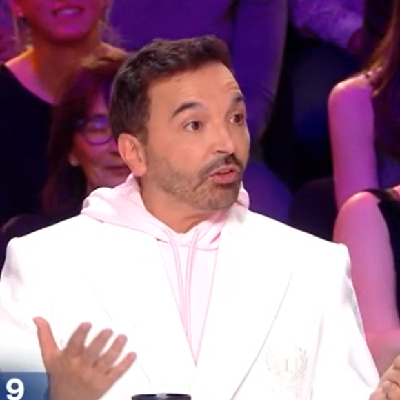 La faute à la note que lui a attribuée Kamel Ouali, juré exceptionnel de l'émission ce soir-là.

Kamel Ouali, juré exceptionnel de "Danse avec les stars", TF1
