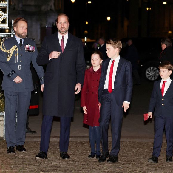 Le prince William, prince de Galles et duc de Cambridge (Le prince William, prince de Galles), le prince George (Le prince George de Galles), la princesse Charlotte (La princesse Charlotte de Galles) et le prince Louis (Le prince Louis de Galles) lors de la cérémonie de chants de Noël à l'abbaye de Westminster à Londres. © Alpha Press/Bestimage