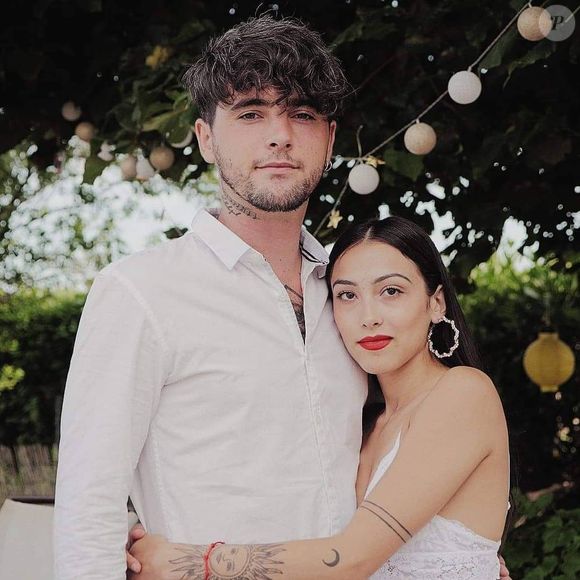 Aujourd’hui, l’heureux papa d’un petit Léon, travaille aux côtés de sa fiancée Angèle Debono au sein du groupe Sounds from Anima. Il a ainsi su trouver un bel équilibre entre vie professionnelle et vie familiale.

Louis Delort et sa fiancée Angèle Debono - Instagram