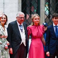Séjour de luxe à Saint-Tropez pour cette jeune tête couronnée pendant que ses parents accomplissent leur devoir au pays