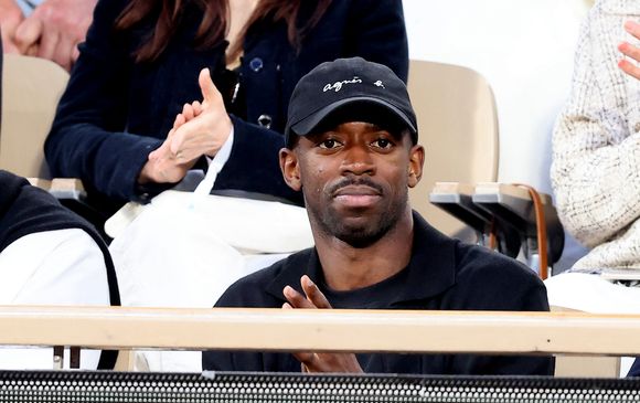 Ousmane Dembélé dans les tribunes lors des Internationaux de France de Tennis de Roland Garros 2025. Paris, le 26 mai 2025. © Jacovides-Moreau/Bestimage