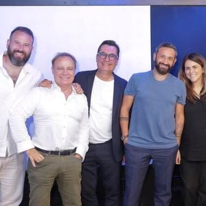 Exclusif - Fabien Lecoeuvre, Olivier Dartigolles, Cyril Hanouna, Valérie Benaim, Gauthier Le Bret - Dernière de l'émission "On Marche Sur La Tête", présentée par C.Hanouna sur Europe 1 à Paris le 26 juin 2025 - © Jack Tribeca / Bestimage