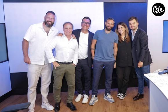 Exclusif - Fabien Lecoeuvre, Olivier Dartigolles, Cyril Hanouna, Valérie Benaim, Gauthier Le Bret - Dernière de l'émission "On Marche Sur La Tête", présentée par C.Hanouna sur Europe 1 à Paris le 26 juin 2025 - © Jack Tribeca / Bestimage