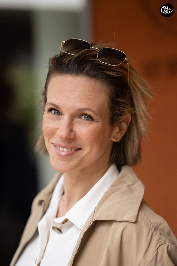 Sur Instagram, elle a expliqué que son absence était due à sa tournée. 

Lorie Pester assiste à la 12e journée du « Village » lors du tournoi de Roland-Garros 2026, le 4 juin 2026 à Paris, en France. Photo de Nasser Berzane/ABACAPRESS.COM