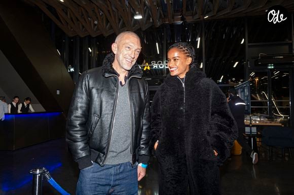 Ils apparaissent ensemble dans une vidéo publiée par le magazine Esquire France.

Vincent Cassel et sa compagne Narah Baptista - Des célébrités assistent aux combats de MMA de la Professional Fighters League Europe (PFL) à l’Accord Arena de Bercy à Paris, le 7 mars 2024. © Pierre Perusseau/Bestimage