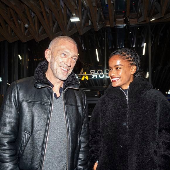 Ils apparaissent ensemble dans une vidéo publiée par le magazine Esquire France.

Vincent Cassel et sa compagne Narah Baptista - Des célébrités assistent aux combats de MMA de la Professional Fighters League Europe (PFL) à l’Accord Arena de Bercy à Paris, le 7 mars 2024. © Pierre Perusseau/Bestimage