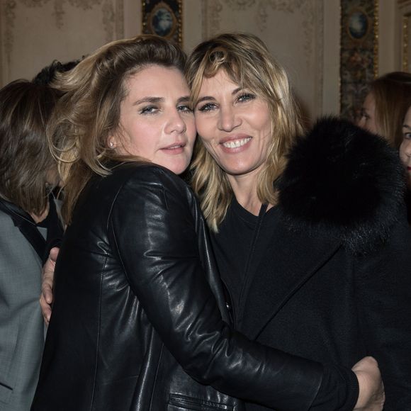 Marie-Amélie Seigner n'a pas apprécié que sa sœur Mathilde Seigner ait récemment reçu la prestigieuse distinction de Chevalier des Arts et des Lettres

Exclusif - Marie-Amélie et Mathilde Seigner - Soirée d'inauguration du Café Pouchkine au 16, place de la Madeleine dans le 8ème arrondissement à Paris. © Julio Piatti/Bestimage