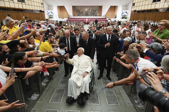 Jorge Mario Bergoglio, plus connu sous son nom de règne, François, est mort ce lundi 21 avril à 88 ans. Né en 1936 à Buenos Aires en Argentine, Jorge Mario Bergoglio était le premier pape non-européen depuis le VIIIe siècle.
©Backgrid UK/ Bestimage