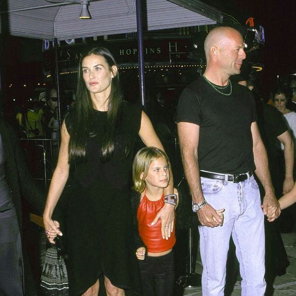 Bruce Willis, Demi Moore et leurs filles à la première du film "Bandits" au Mann Village Theatre de Los Angeles  STARMAX / BESTIMAGE