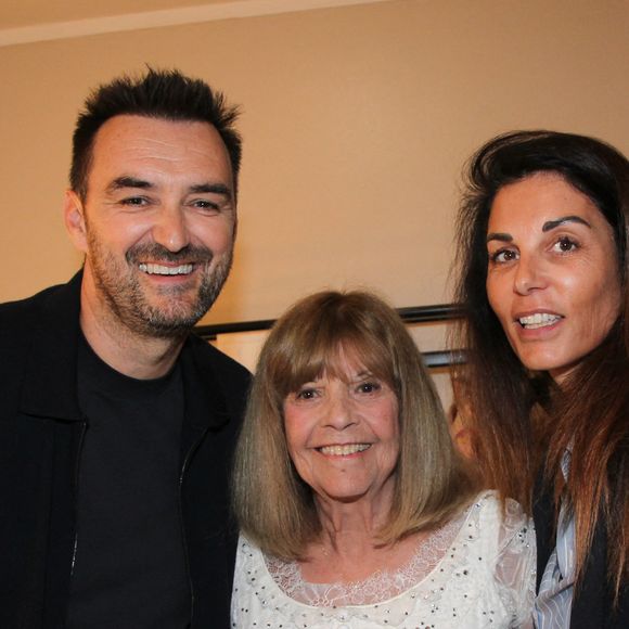 Fait rare, Cyril Lignac et sa compagne Déborah sont apparus ensemble mais nul ne sait si leur fils Léo était dans les parages.

Exclusif - Cyril Lignac et sa compagne Déborah avec Chantal Goya - Personnalités au spectacle de Chantal Goya "50 ans d'amour" au palais des Congrès à Paris le 25 mai 2025.

© Philippe Baldini / Bestimage