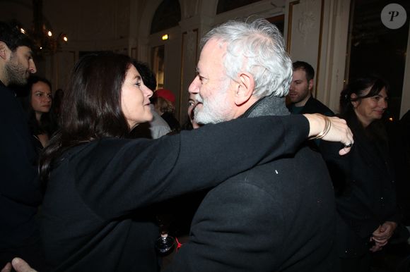Cristiana Reali et Francis Huster avec, au milieu, leur fille Elisa- Cocktail au Théâtre du Gymnase à la suite de la Première soirée de la Pièce " En thérapie ". Paris, France, le 17 Janvier 2026.

© Bertrand Rindoff / Bestimage