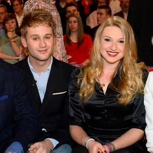 progéniture et de son ex-femme, qui a retrouvé l'amour de son côté avec William Leymergie. Le clan Sled-Davant a longtemps fait rêver avec ce couple de personnalités de  

Pierre Sled, Nicolas Sled, Valentine Sled et Sophie Davant - Enregistrement de l'émission "Vivement Dimanche" à Paris le 1er Avril 2015. Invité principal Sophie Davant. COADIC GUIREC / BESTIMAGE