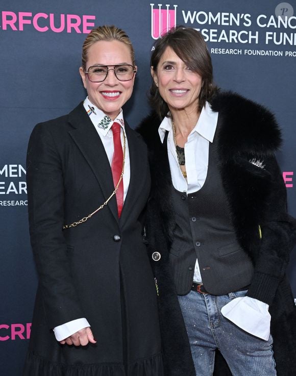 Maria Bello et Dominique Crenn. - Photocall du dîner de gala caritatif "Women's cancer research fund" à Beverly Hills, le 16 mars 2023.