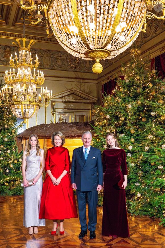 Rien n'est trop intime, trop gênant ou trop subversif pour elles :

La princesse Eléonore de Belgique, La reine Mathilde de Belgique, Le roi Philippe de Belgique, La princesse Elisabeth de Belgique - La famille royale de Belgique arrive au concert de Noël au palais royal et pose pour les photos traditionnelles devant le sapin à Bruxelles le 18 décembre 2024.
