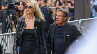 Laurent Voulzy a changé d'avis grâce à Isaure ! Sa compagne, artiste de 36 ans de moins que lui, l'accompagne dans une belle aventure