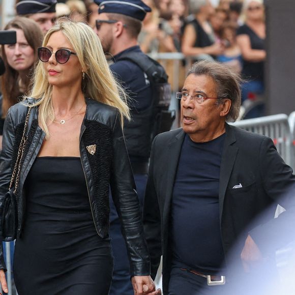 Laurent Voulzy est en couple avec Isaure

Laurent Voulzy et sa compagne Isaure Le Faou - Arrivées aux obsèques de Thierry Ardisson en l’église Saint-Roch de Paris. © Clovis-Jacovides/Bestimage