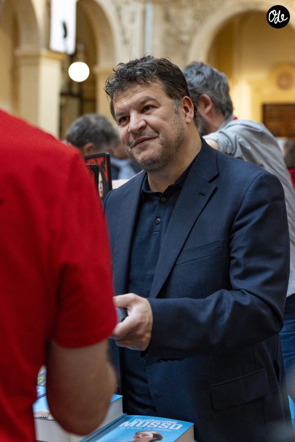 Guillaume Musso participe à la 22ème édition du festival Quais du Polar à Lyon, France, le 3 avril 2026. Crédit Sandrine Thesillat/PsNewZ/Bestimage