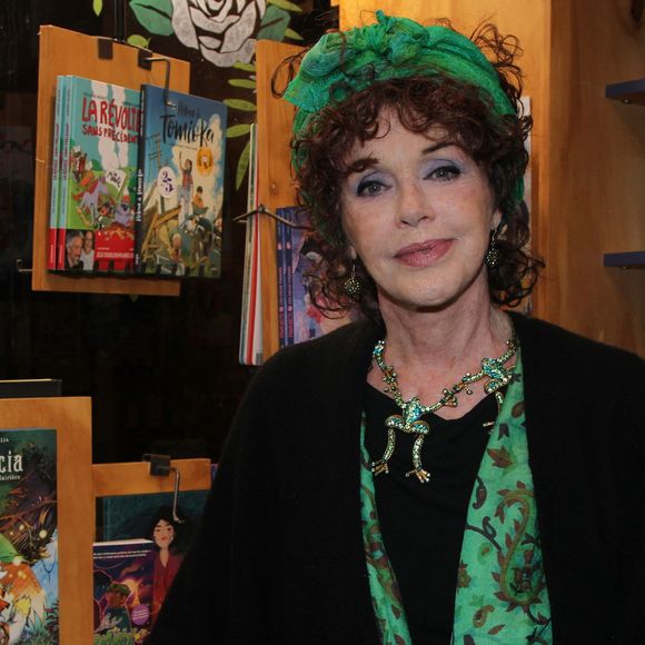 Quand elle n’est pas à Paris, Anny Duperey vient se ressourcer dans sa maison de Châtelus-Malvaleix, dans la Creuse.

Anny Duperey - A.Duperey dédicace son livre "Respire, c'est de l'iode !" à la librairie La 25e Heure à Paris le 9 avril 2025. © Philippe Baldini / Bestimage