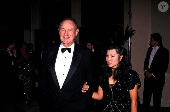 La version donnée par Elizabeth Hackman ne concorde pas avec les premiers rapports. 

Gene Hackman et son épouse Betsy Arakawa  Crédit : Ralph Dominguez/MediaPunch Alamy/ABACA