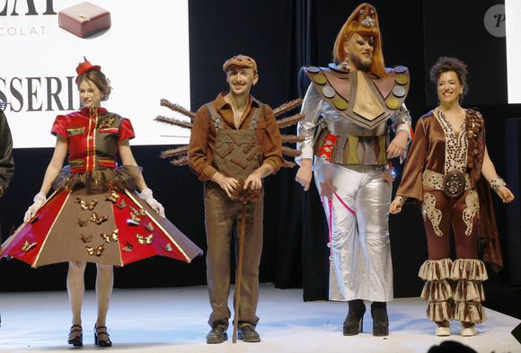Pour célébrer ses 30 ans, le Salon du Chocolat de Paris réinvente son mythique défilé de robes en chocolat autour d’une thématique inédite : la Comédie Musicale, à Paris mardi 28 octobre 2025. © Christophe Aubert via Bestimage