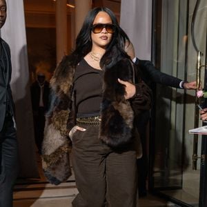 Rihanna et A$AP Rocky sont allés dîner au restaurant Siena Paris pendant la fashion week le 25 janvier 2026. © Yehiel Chekroune / Bestimage