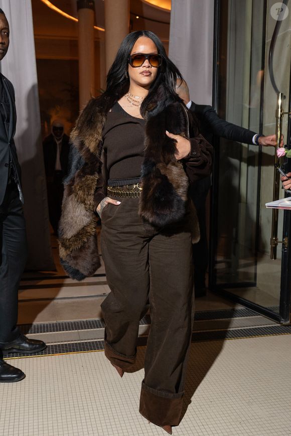 Rihanna et A$AP Rocky sont allés dîner au restaurant Siena Paris pendant la fashion week le 25 janvier 2026. © Yehiel Chekroune / Bestimage