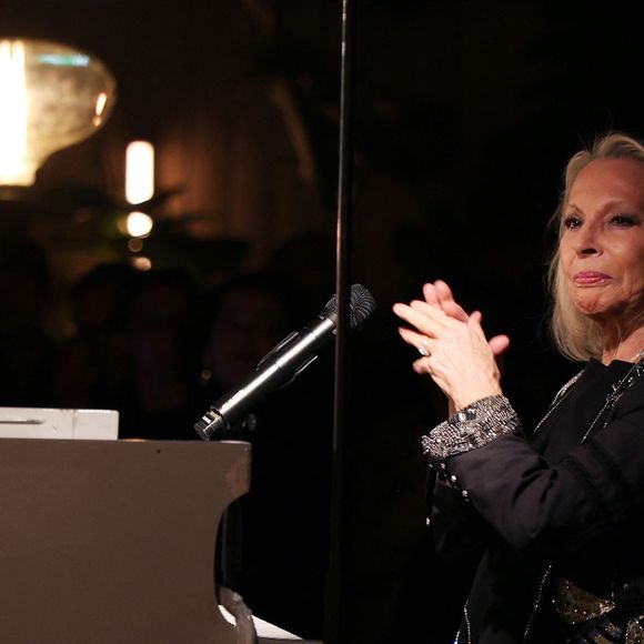 Exclusif - Veronique Sanson en Show Case lors de la soirée anniversaire des 25 ans de la Terrasse de Albane pendant le 79ème Festival International du Film de Cannes, France, le 15 mai 2026. © Denis Guignebourg/Bestimage