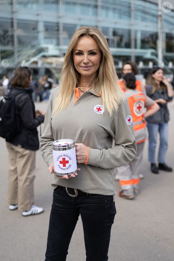 L'ex top-model donne toujours de son temps pour des oeuvres caritatives...

Le mannequin et actrice slovaque Adriana Karembeu participe au lancement de la campagne de la Collection nationale à l'occasion du 160e anniversaire de la Croix-Rouge française, à Paris, le 25 mai 2024. Photo par Raphael Lafargue/Abaca.