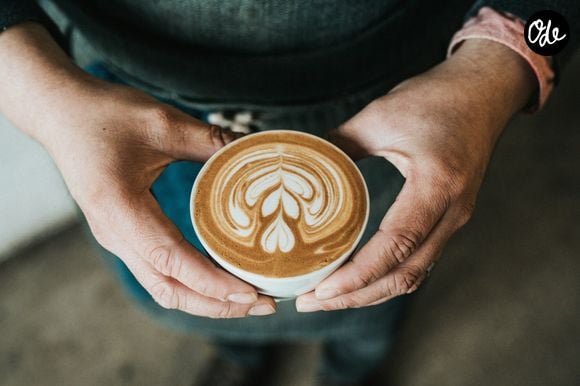 Les chercheurs ont suivi 62 adultes, consommateurs réguliers ou non de café.

Photo prise par Nathan Dumlao / Unsplash