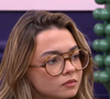 "J'aurais dû le passer à Léa car c'était sûr qu'elle rentrait au château. Mais j'espère qu'ils ne vont pas me le redemander, parce que j'aimerai bien le garder. C'est le seul truc que j'ai pris", a-t-elle encore déclaré.

Melissa dans la "Star academy"