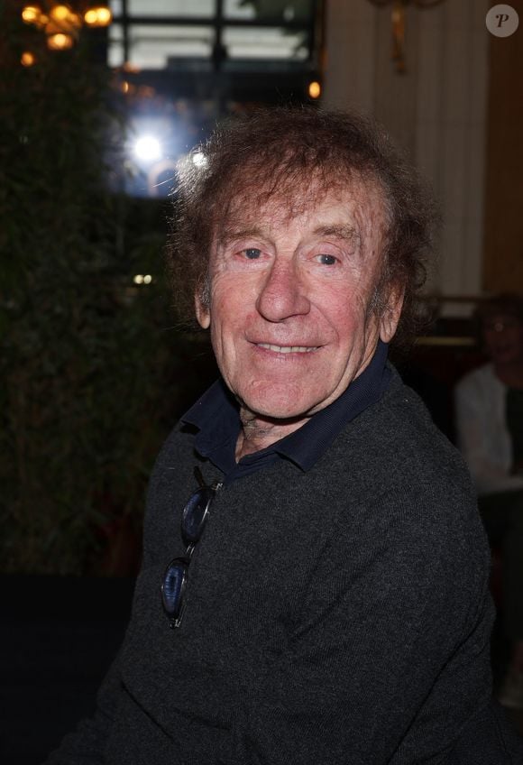Un lieu qui est très cher au coeur d'Alain Souchon puisqu'il y habite depuis bientôt cinquante ans.

Alain Souchon lors de la 90ème édition au café Les Deux Magots, pour la causerie "L'esprit rive gauche selon A.Souchon", le 25 septembre 2023 à Paris. G.Boley est le lauréat de cette année pour son livre "A ma soeur et unique" (Ed. Grasset). 
© Denis Guigenbourg / Bestimage