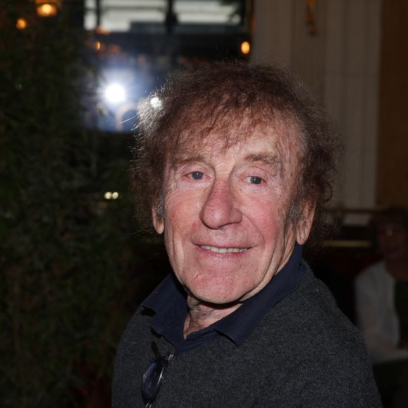 Un lieu qui est très cher au coeur d'Alain Souchon puisqu'il y habite depuis bientôt cinquante ans.

Alain Souchon lors de la 90ème édition au café Les Deux Magots, pour la causerie "L'esprit rive gauche selon A.Souchon", le 25 septembre 2023 à Paris. G.Boley est le lauréat de cette année pour son livre "A ma soeur et unique" (Ed. Grasset). 
© Denis Guigenbourg / Bestimage