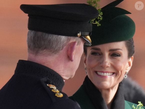 Kate Middleton assiste au défilé de la Saint-Patrick des Irish Guards à la caserne de Mons, Aldershot.
Julien Burton / Bestimage