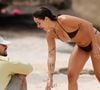 Elle exerce également comme mannequin et influenceuse, avec 2,5 millions d'abonnés sur Instagram.

Gabriela Berlingeri aperçue à Tamarama Beach en Australie avec Bad Bunny.

© Matrix / Bestimage