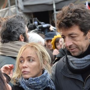 Emmanuelle Béart et Patrick Bruel - Marche républicaine pour Charlie Hebdo à Paris, suite aux attentats terroristes survenus à Paris les 7, 8 et 9 janvier. Paris, le 11 janvier 2015 ©VEEREN / BESTIMAGE