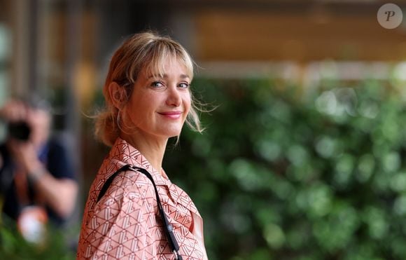 Caroline Anglade au village lors des Internationaux de France de Tennis de Roland Garros 2025, à Paris, France, le 26 mai 2025. © Jacovides-Moreau/Bestimage